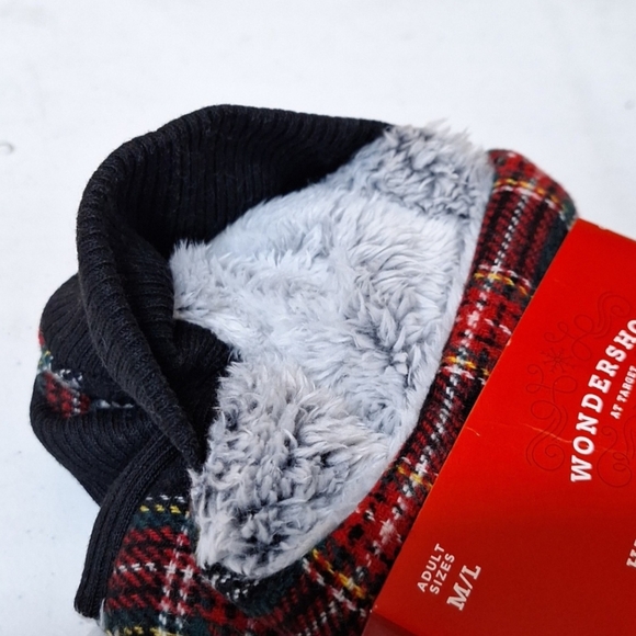 NEW! Adult Tartan Plaid Fleece Slipper Socks with Huggable Heel & Grippers - Picture 3 of 5